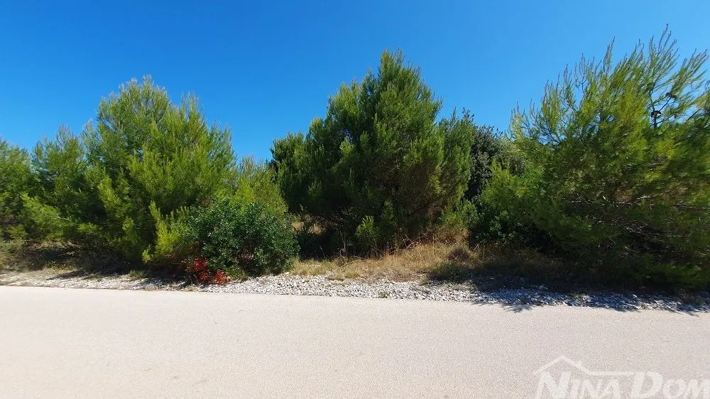 poljoprivredno zemljište s pristupnim asvaltiranim putem. - slika 3