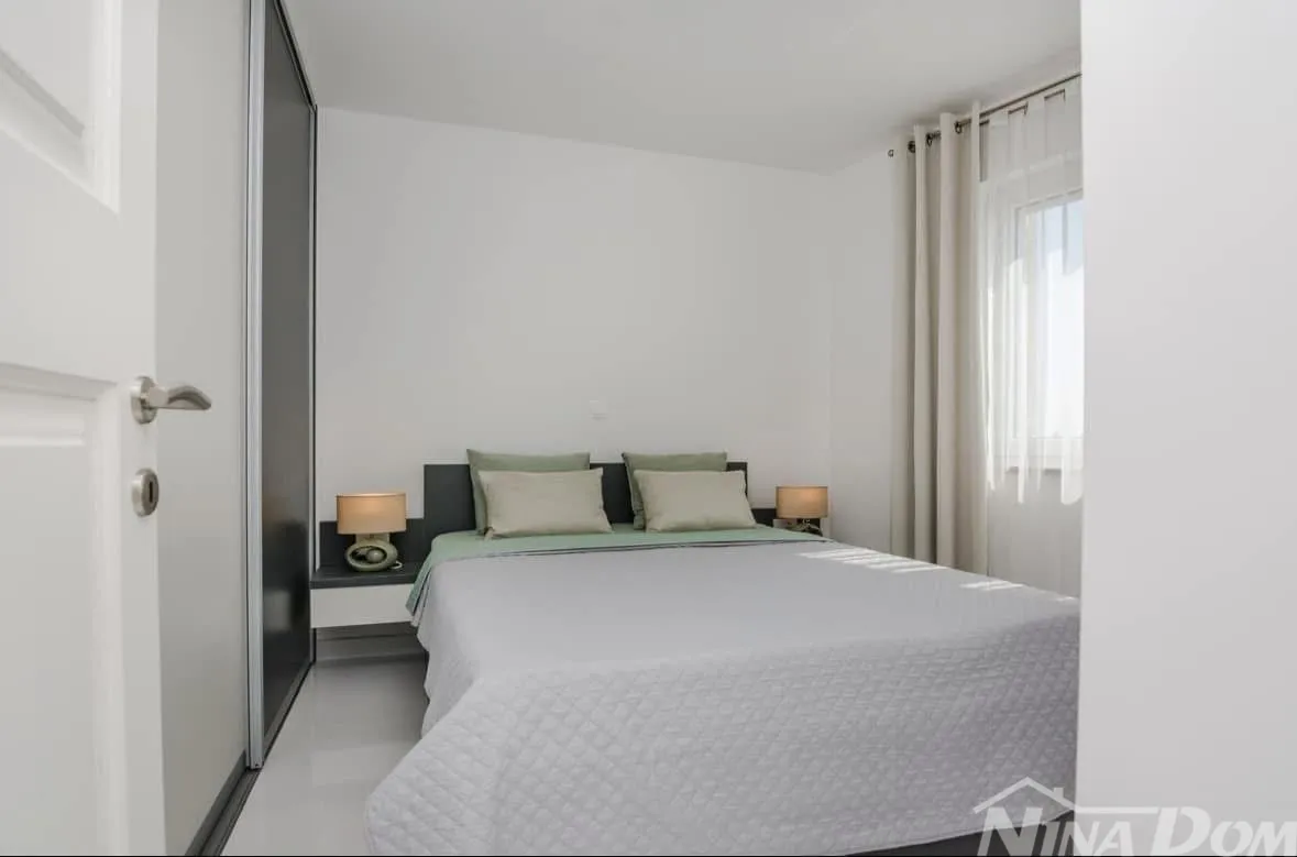 apartmanska kuća s tri stambene jedinice, kompletno opremljene. - slika 4