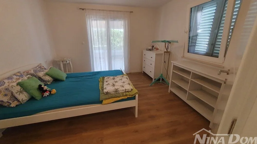 južna strana otoka vira 60 m. do plaže priključak vode i kanalazacije. - slika 9