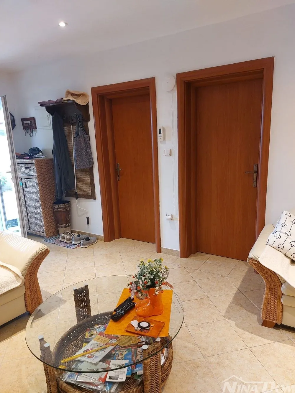 južna strana vira 50 metara do mora s tri apartmana - slika 21