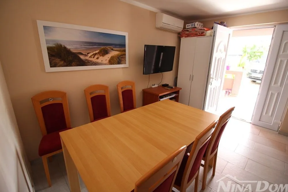 samostojeća kuća južna strana s dva apartmana - slika 35