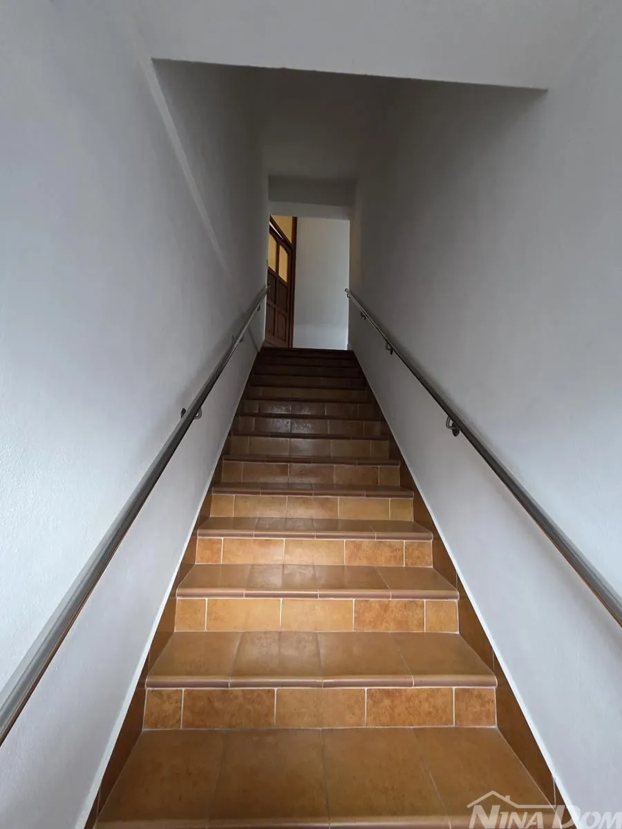 kali kuća sa tri odvojena stana i panoramskim pogledom - slika 10