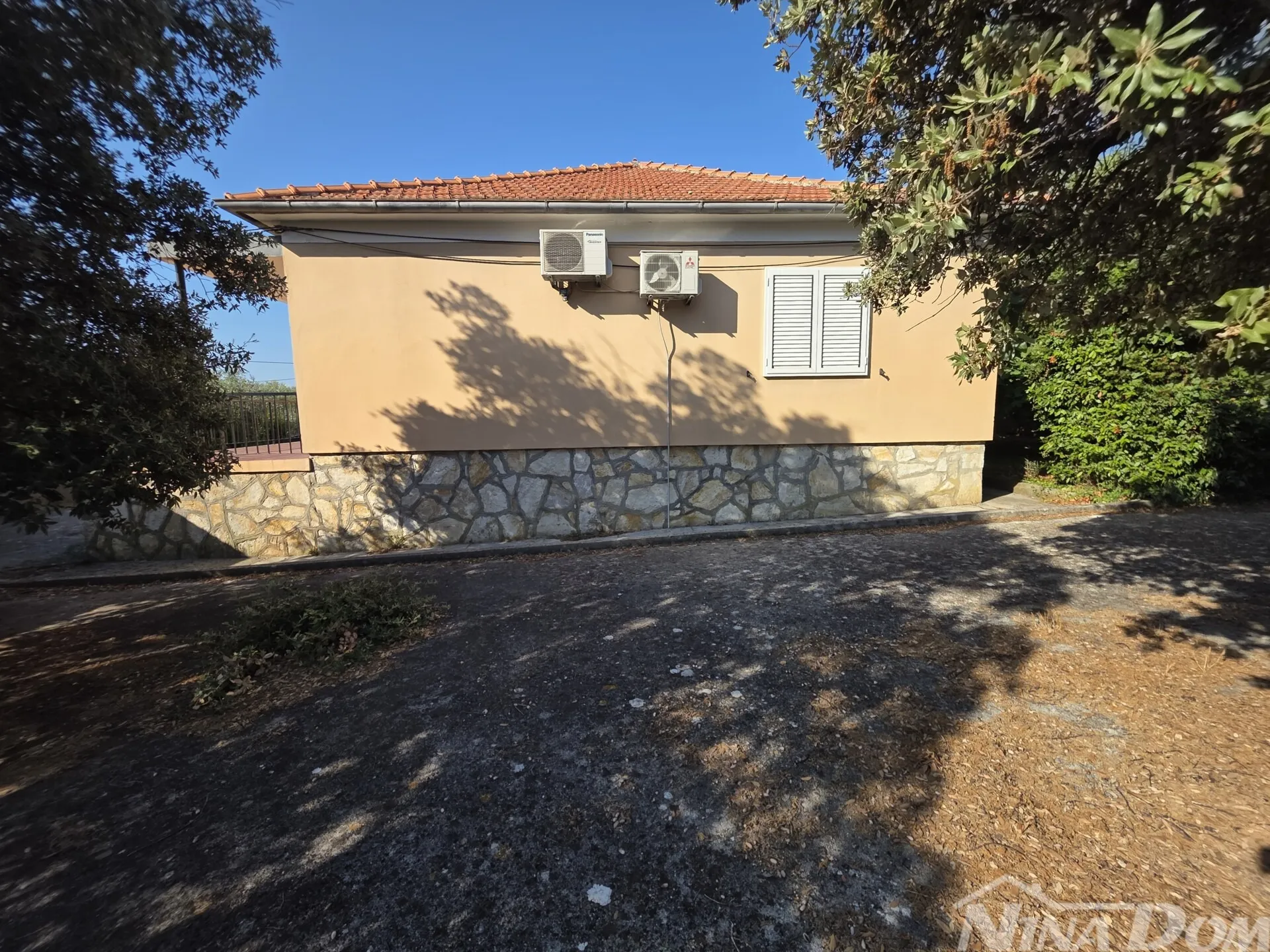 samostojeća kuća u srcu ugljana – 50m od centra, 200m od mora! - slika 3