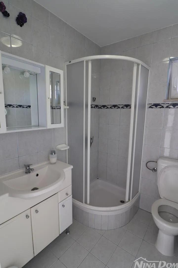 samostojeća kuća s bazenom- vrsi dalmacija - slika 18