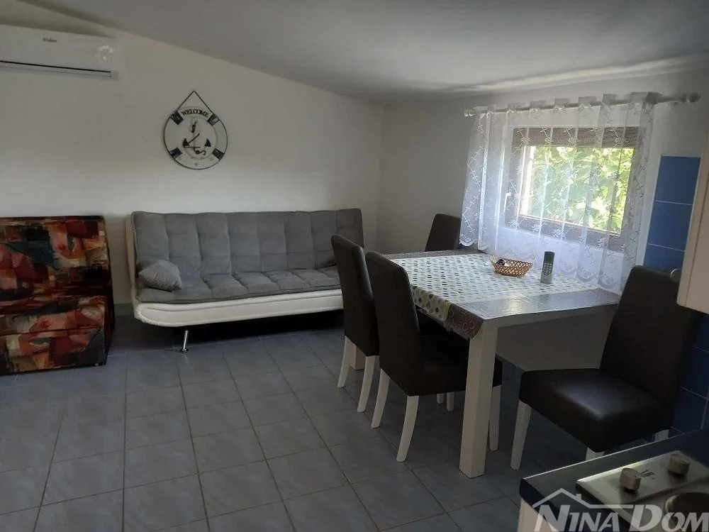 nekretnina s 4 apartmana - slika 31