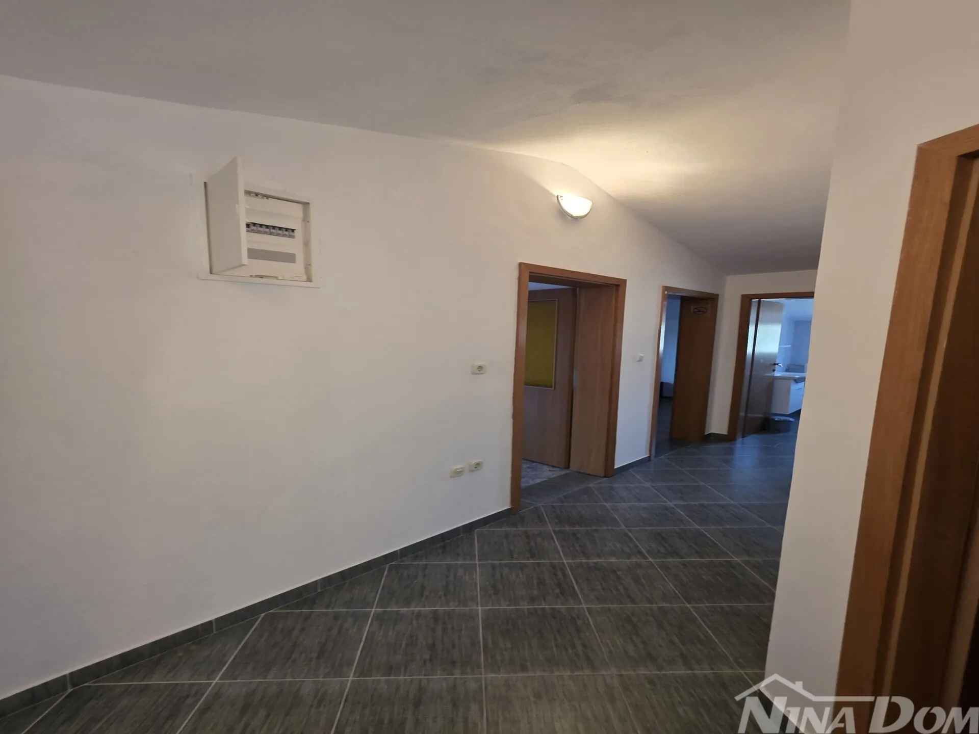 kuća u prvom redu do mora – otvoreni pogled, 8 soba! - slika 15