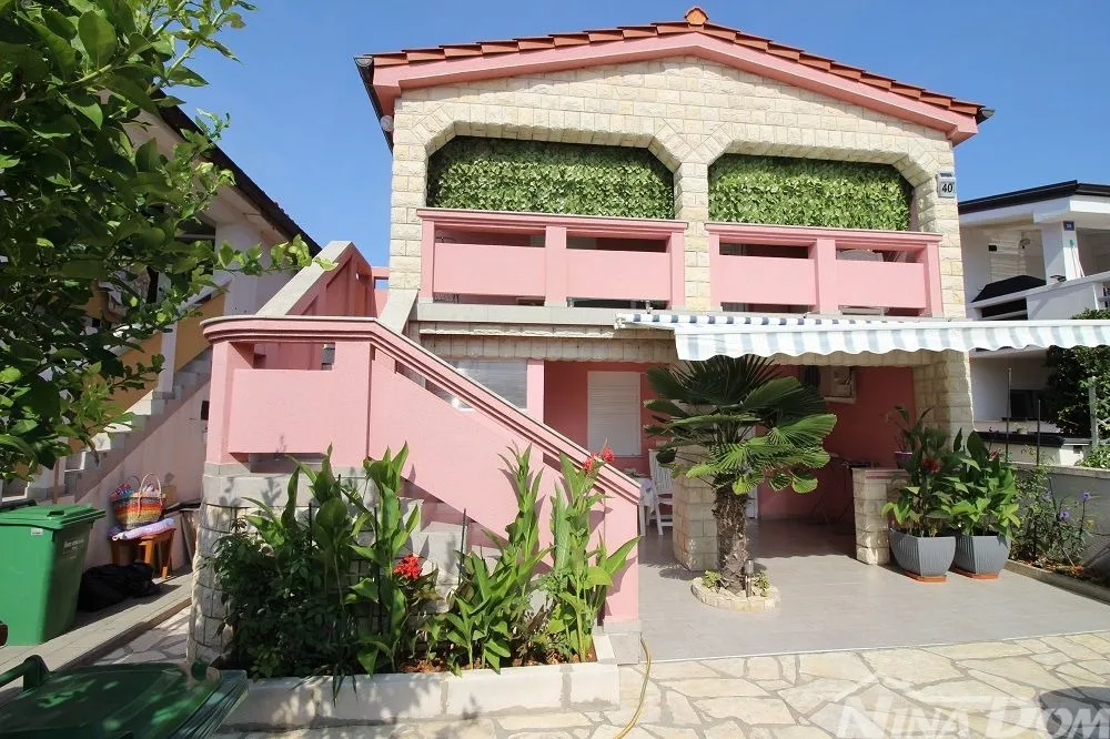samostojeća kuća južna strana s dva apartmana - slika 5