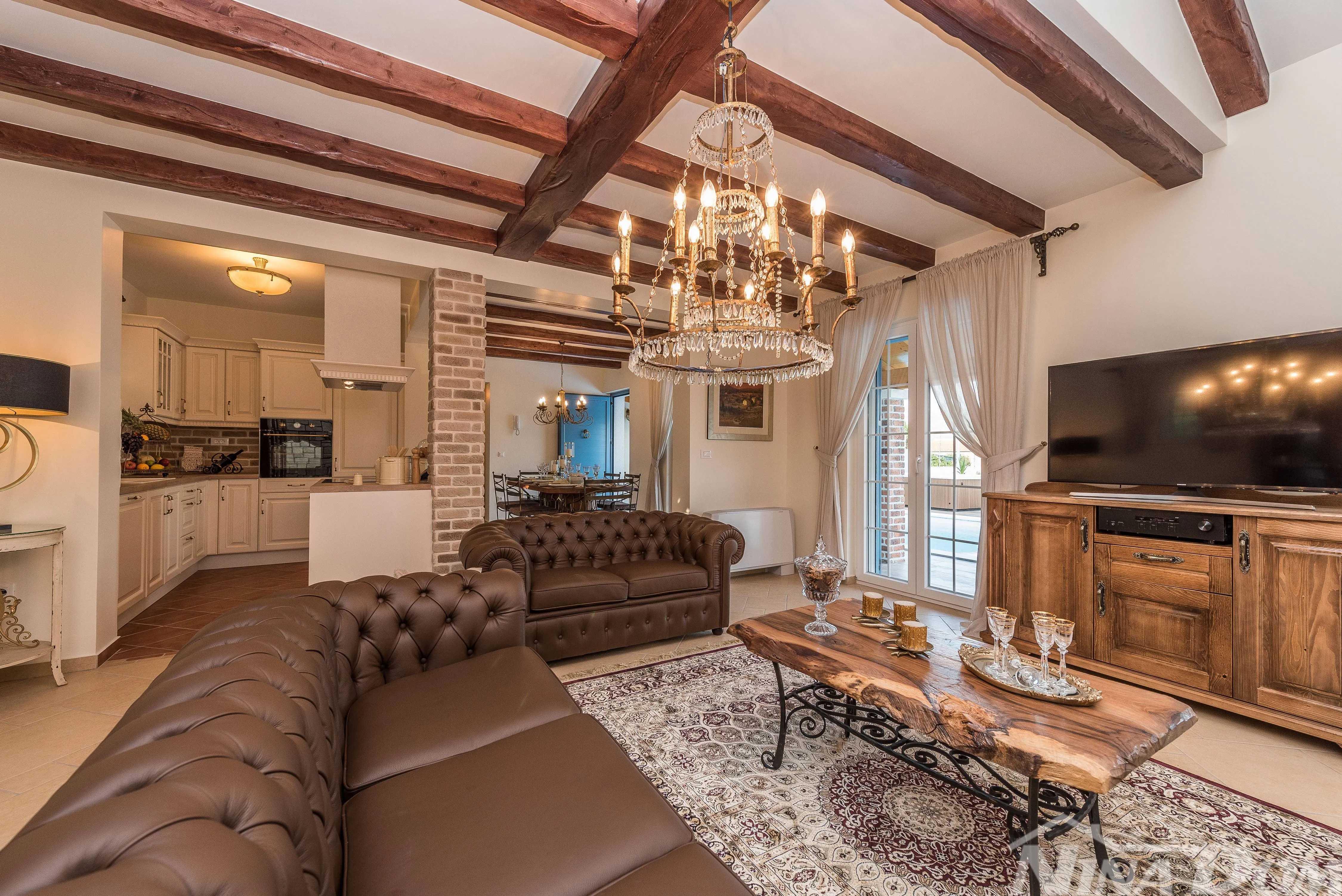 luksuzna villa s bazenom i teniskim terenom - slika 3
