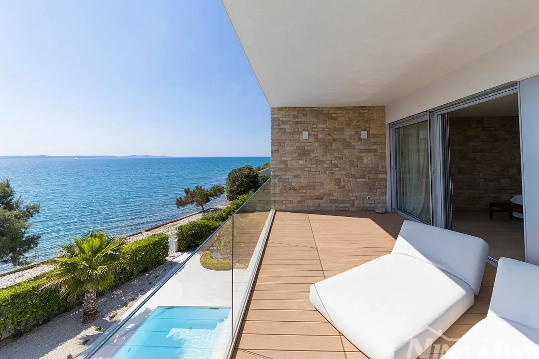 ekskluzivna luksuzna vila u 1. redu do mora zadar, dalmacija - slika 24