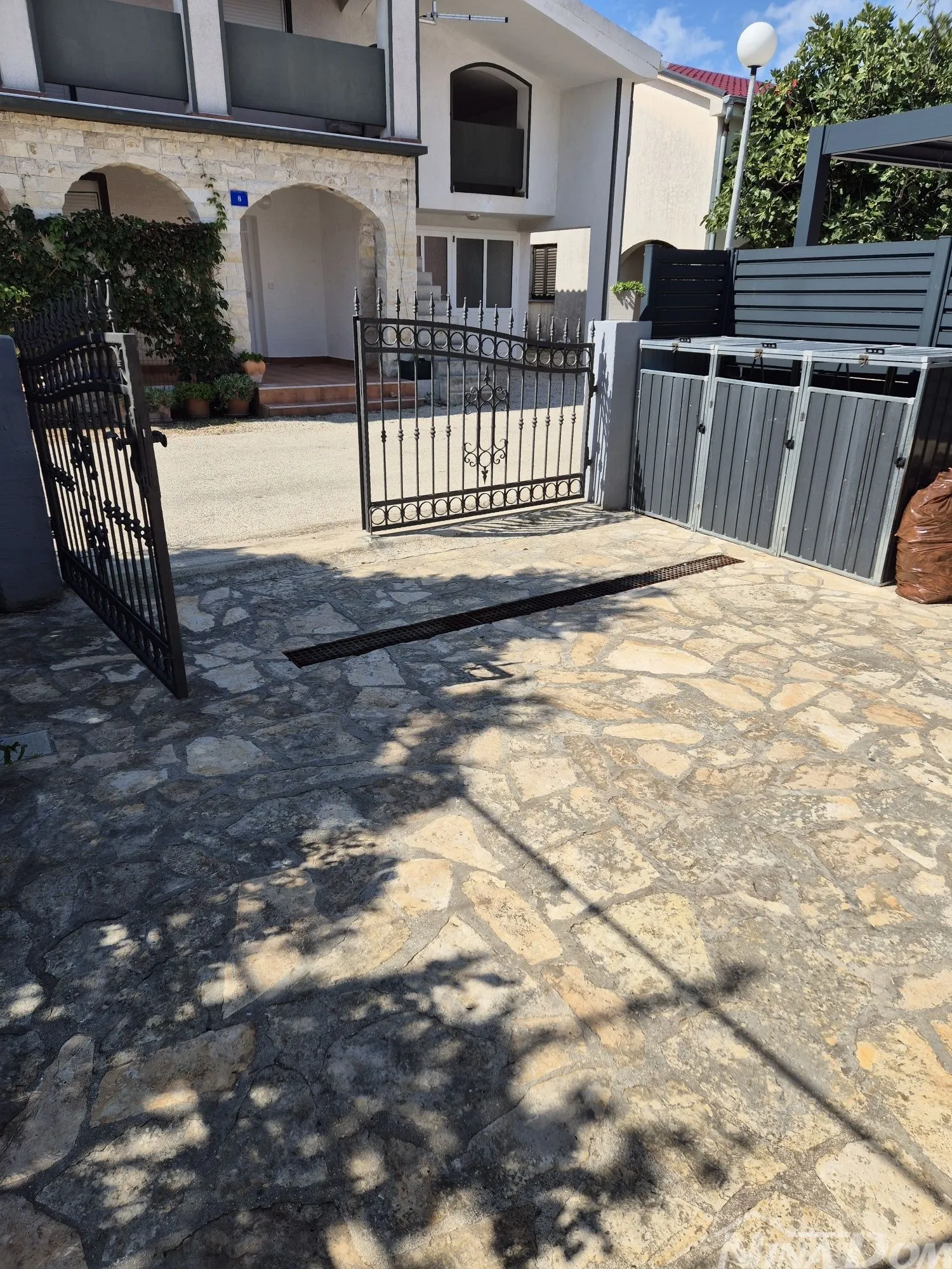 obiteljska nekretnina s pomoćnim objektom - slika 6