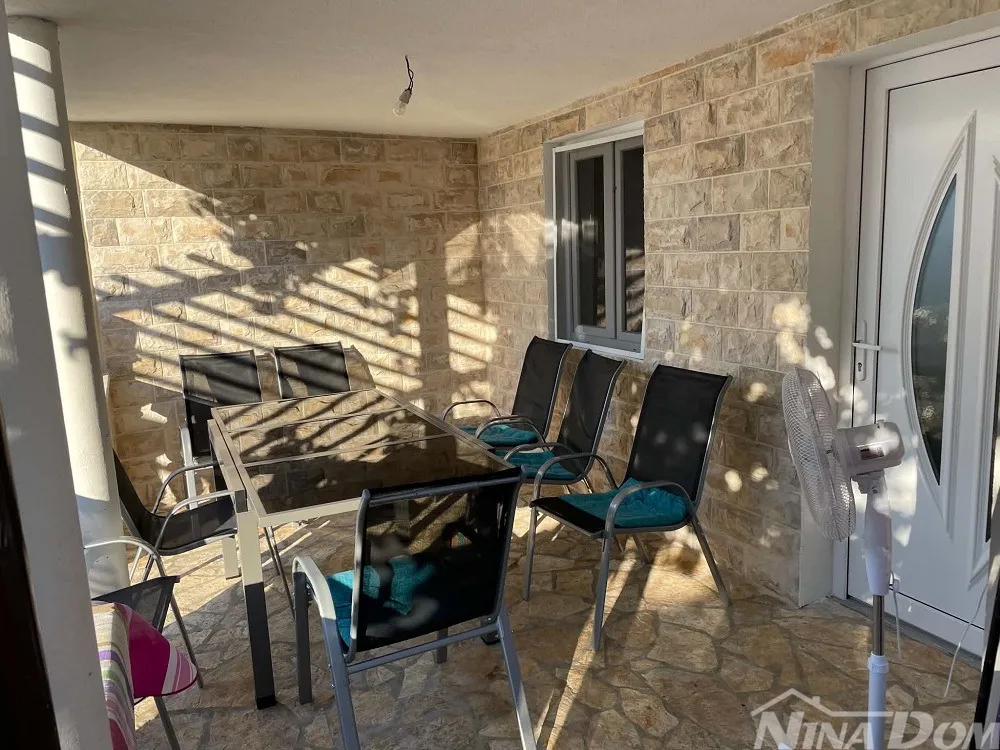 samostojeća kuća s 6 soba – samo 500 m od mora, otok vir! - slika 3