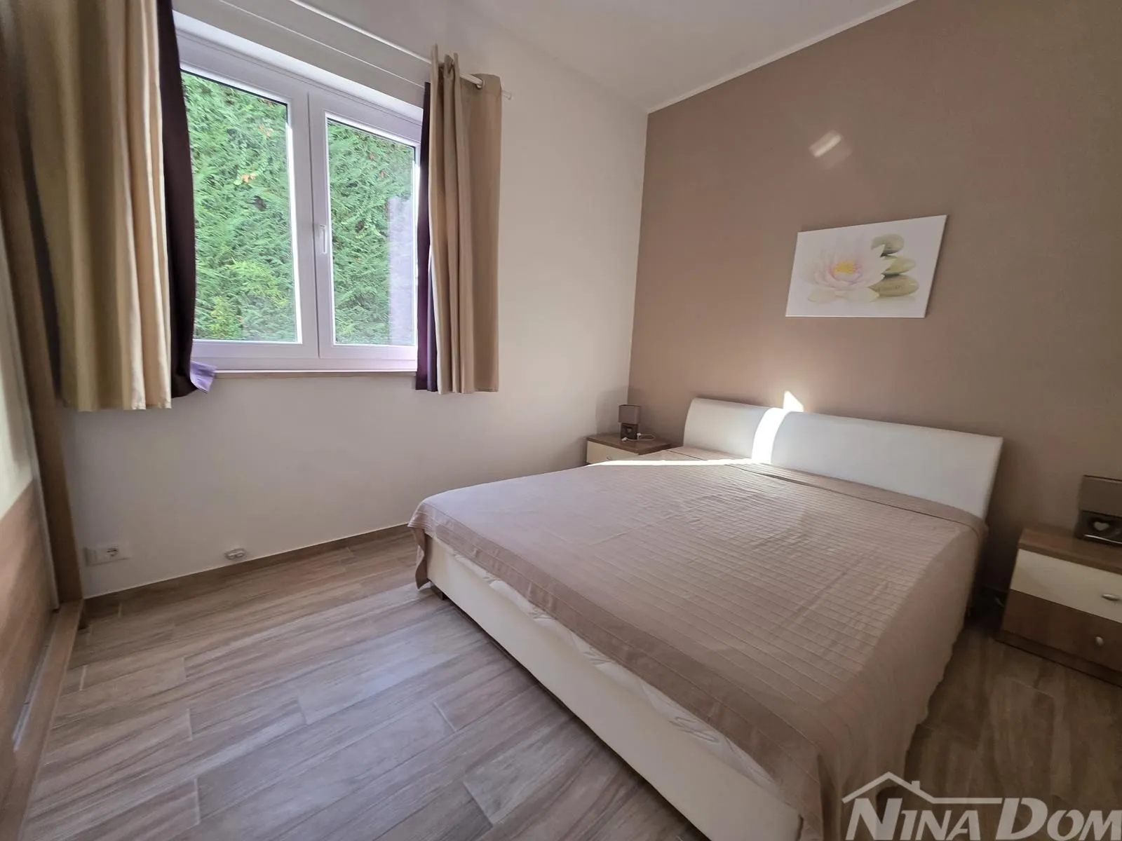 brodarica luksuzna kuća sa dva odvojena stana i pomoćnim objektom - slika 14