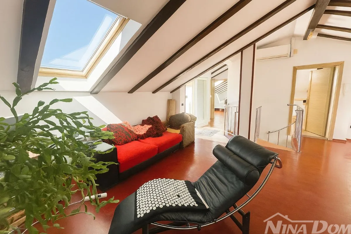 višnjik – prostran dvoetažni stan 140 m² s pogledom na grad - slika 7