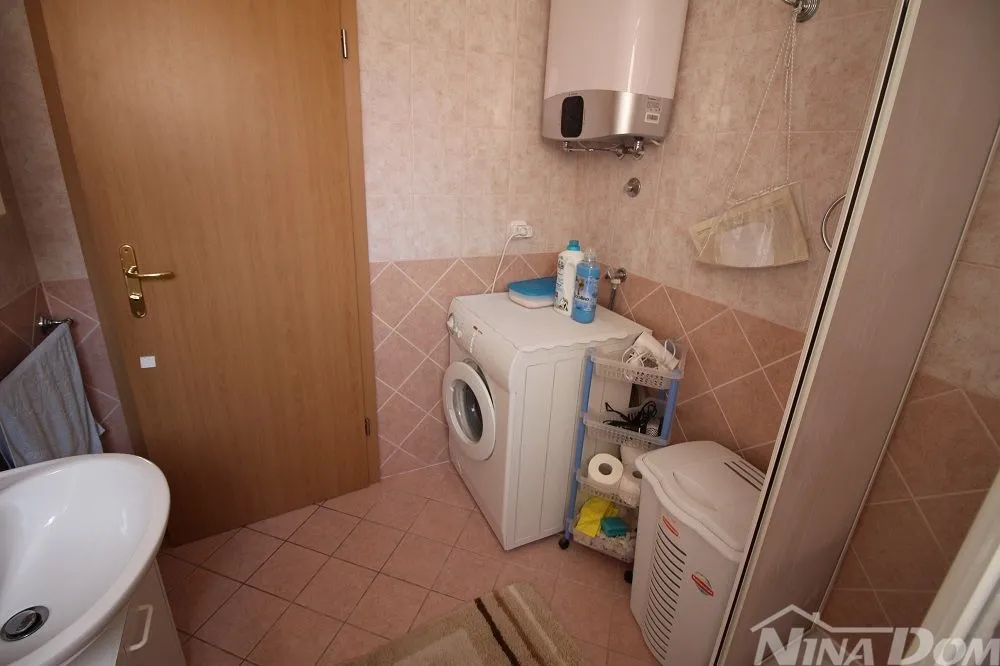 kuća dvojnica, dva velika stana s okućnicom. - slika 12