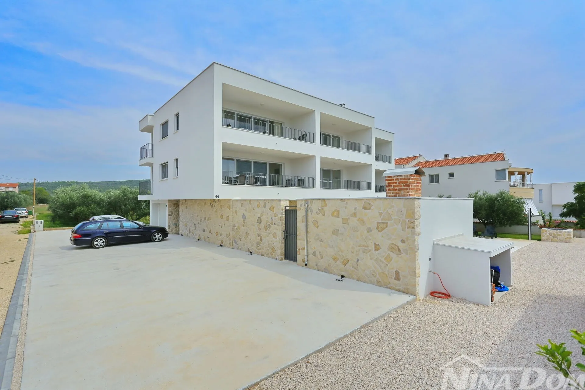 sukošan dvosoban komforan namješten apartman - slika 2