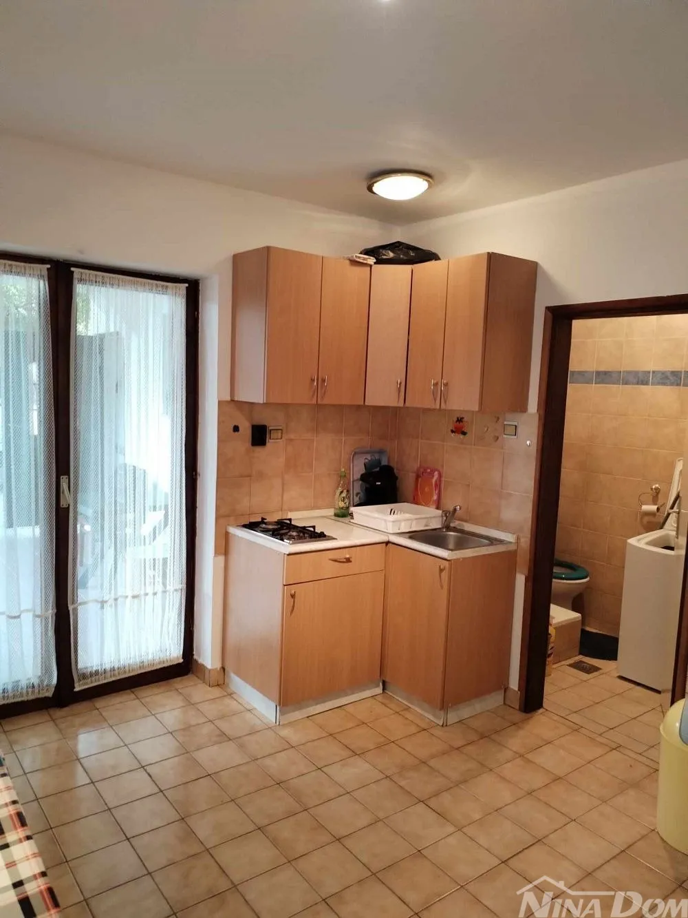 nekretnina s 4 apartmana - slika 22