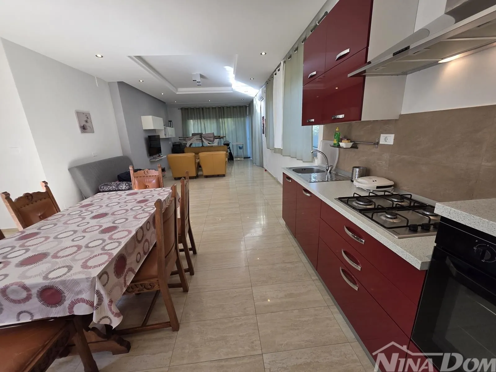 brodarica luksuzna kuća sa dva odvojena stana i pomoćnim objektom - slika 18