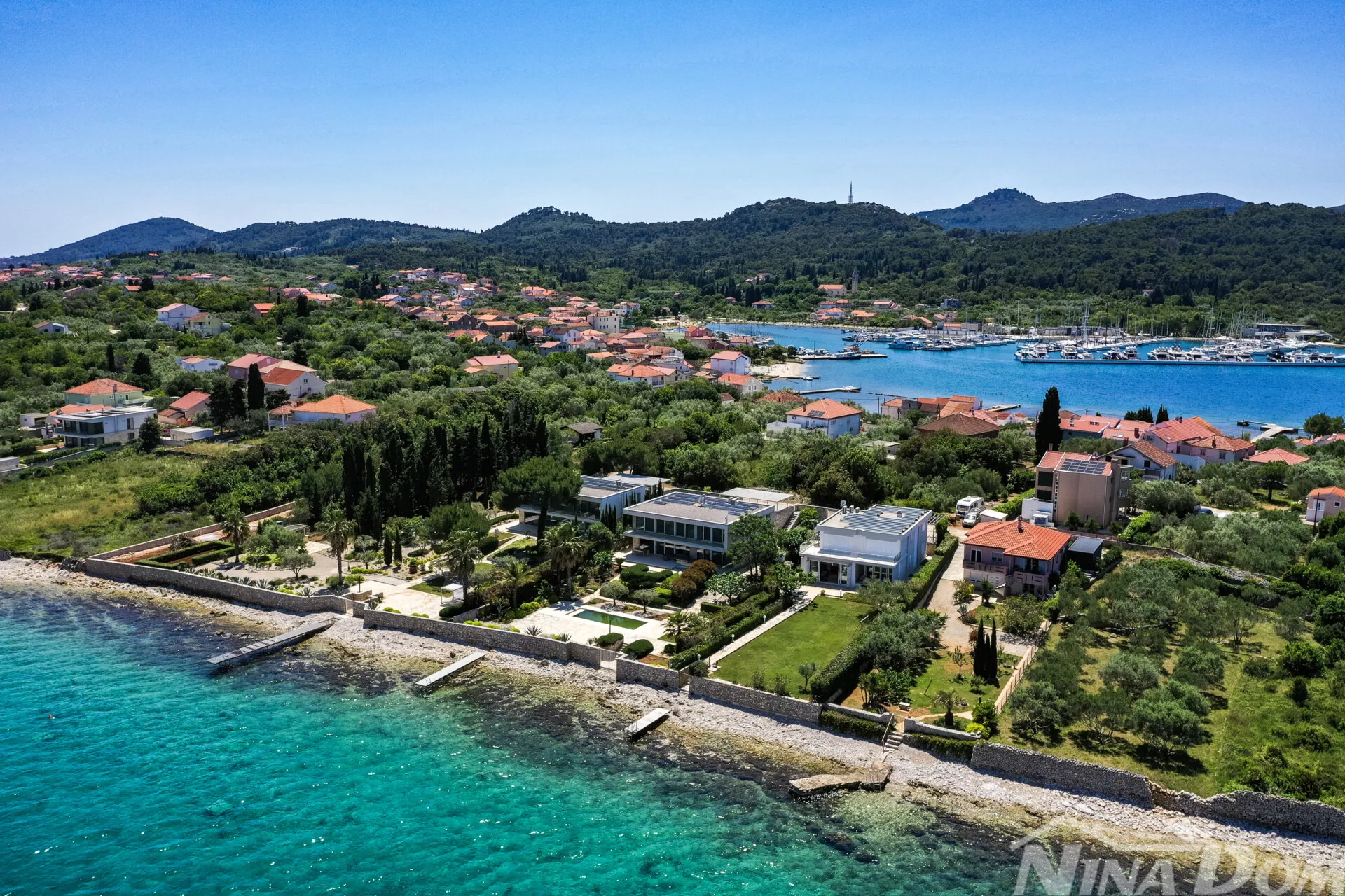 luksuzna villa u 1. redu do mora – sutomišćica, otok ugljan - slika 15