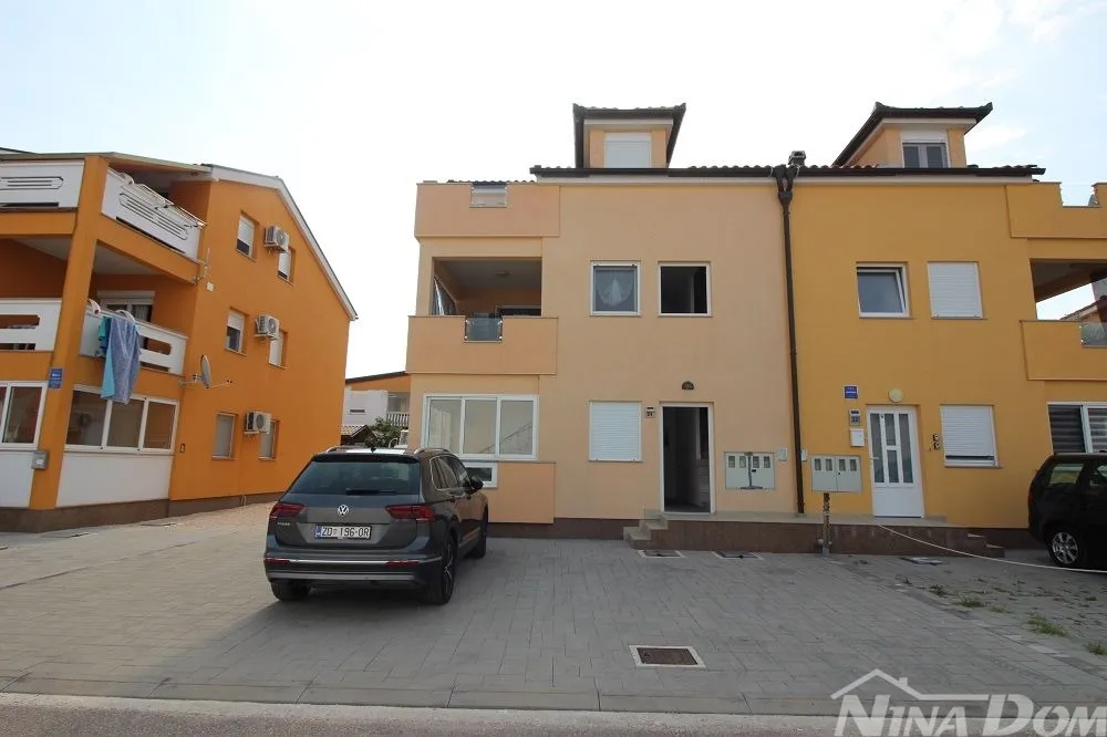 apartman na prvom katu s pripadajućom okućnicom. - slika 13