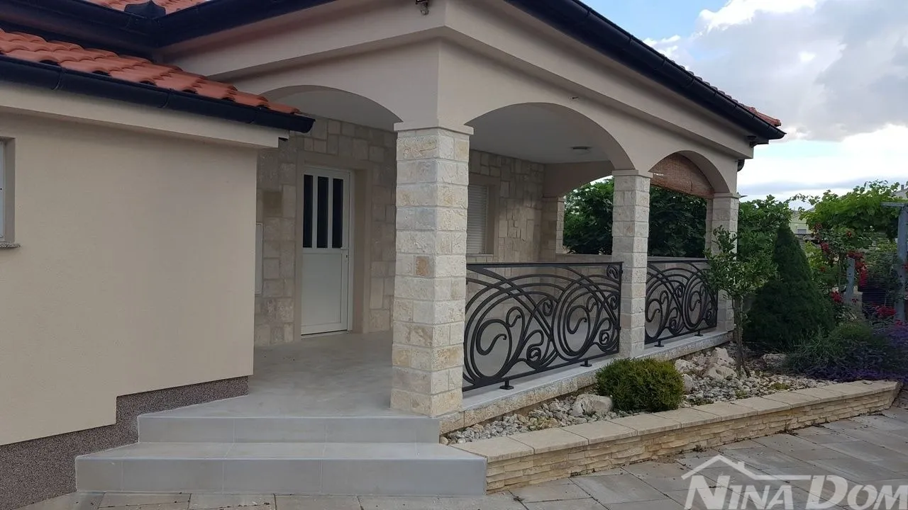 južna strana otoka vira 300 metara od plaže jadro - slika 11