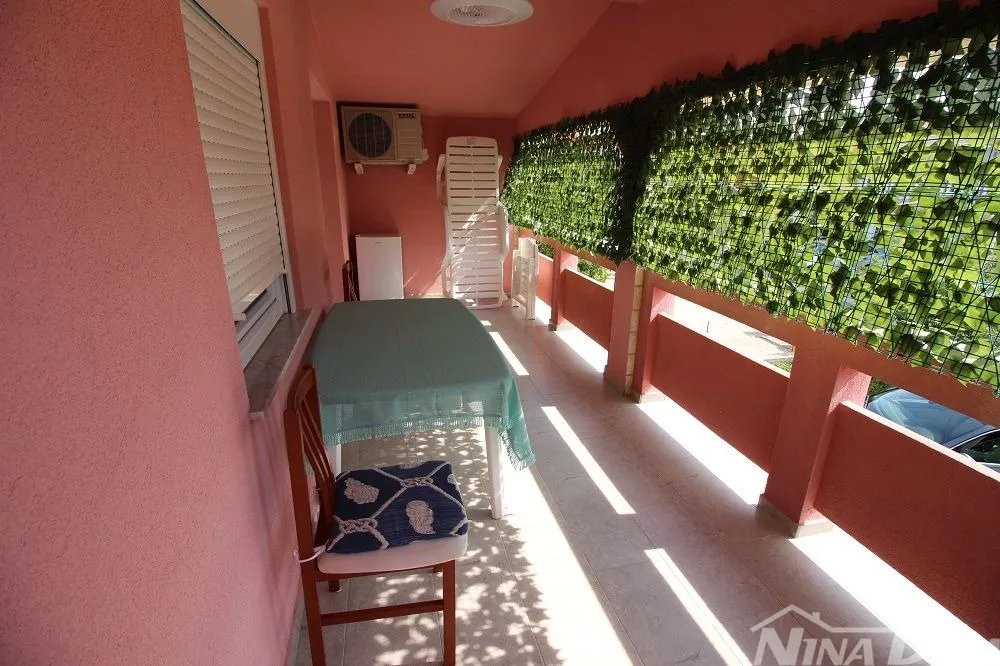 samostojeća kuća južna strana s dva apartmana - slika 10