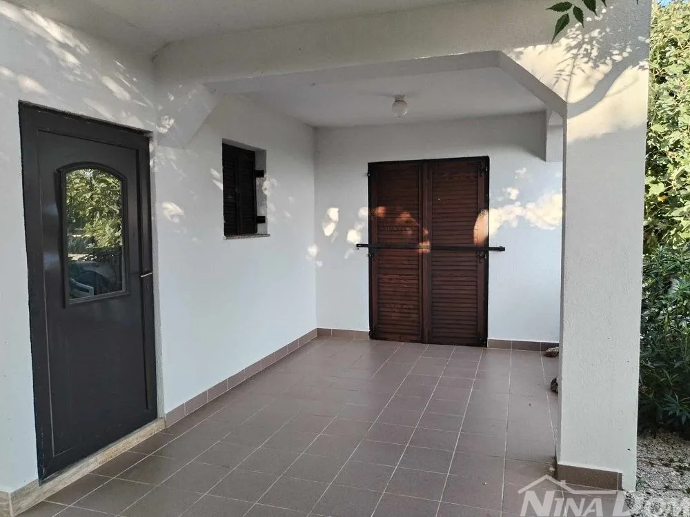 nekretnina s 4 apartmana - slika 17