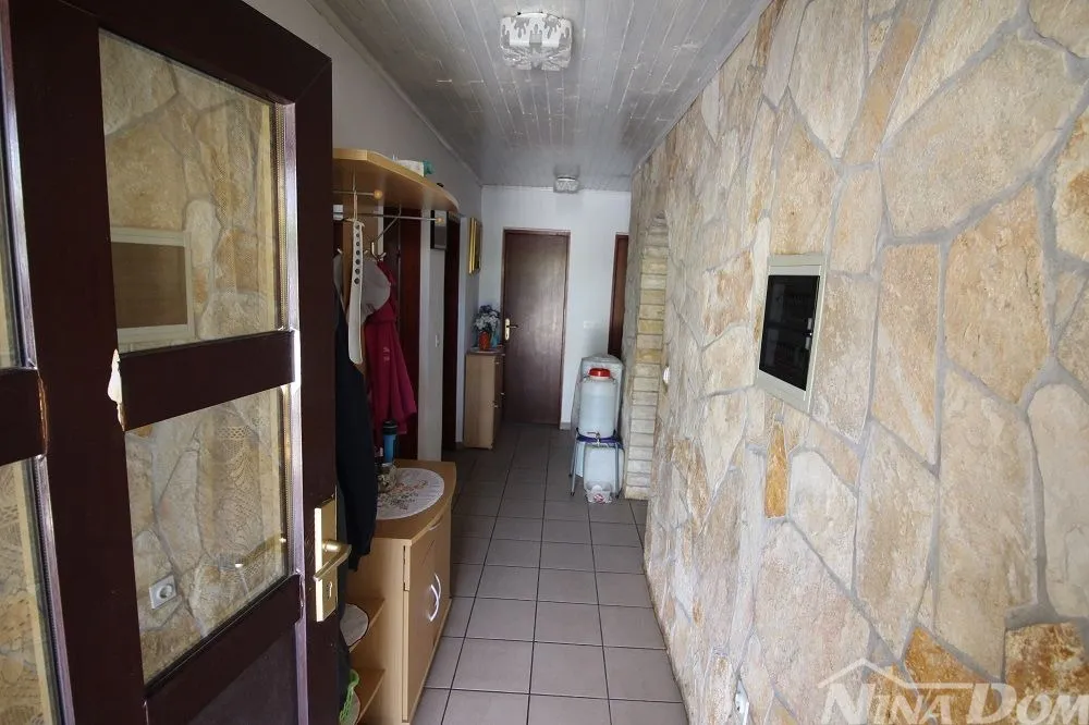 dvojna kuća s dva apartmana 50 metara do mora. - slika 4