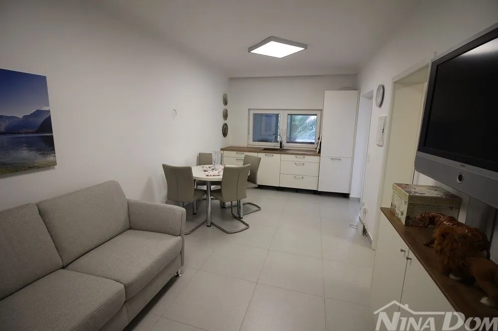 južna strana otoka vira 4 apartmana i pomoćni objekt, 260 do mora. - slika 12