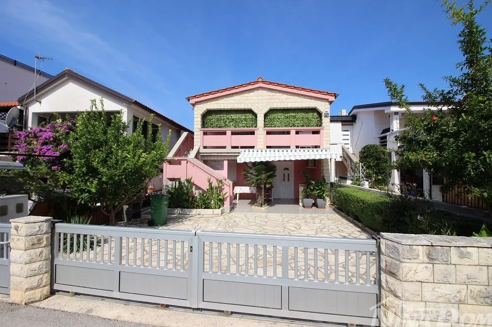 samostojeća kuća južna strana s dva apartmana - slika 3