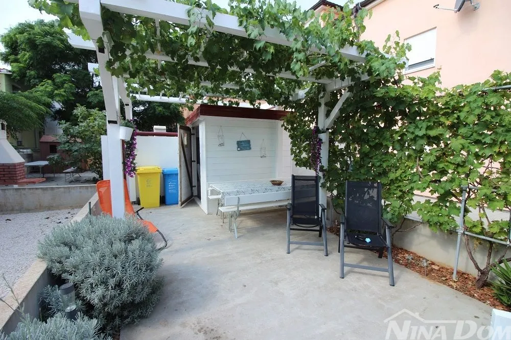 apartman na prvom katu s pripadajućom okućnicom. - slika 11