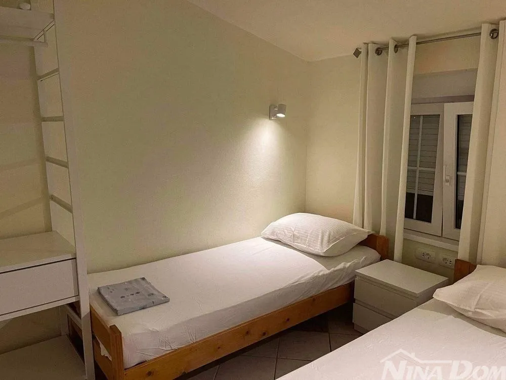 apartmanska kuća s 4 apartmana i građevinskom parcelom 60 met.do mora. - slika 15