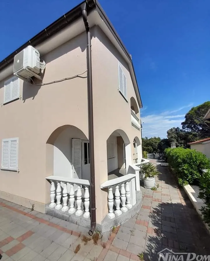 južna strana otoka vira, dvoetažni apartman 150 met. do mora - slika 18