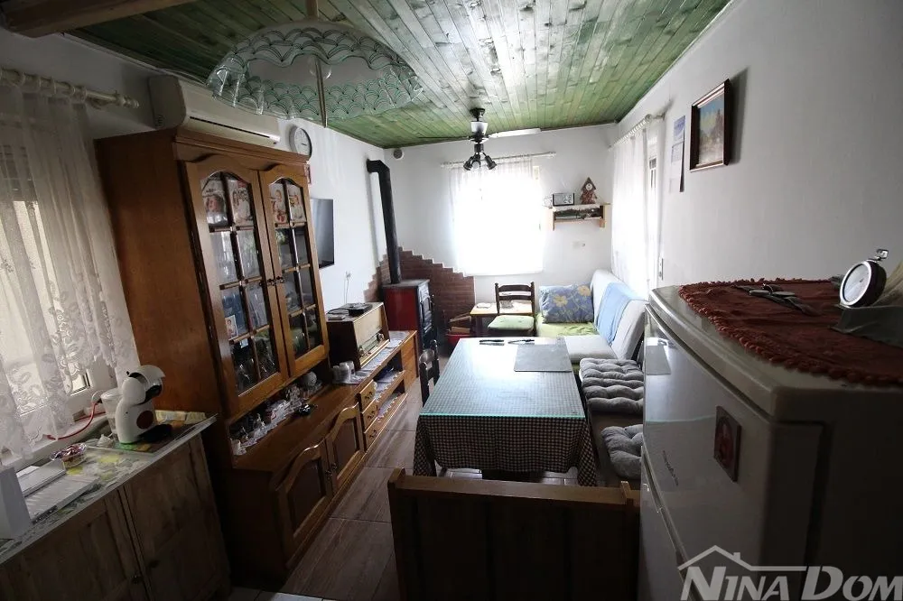 dvojna kuća s dva apartmana 50 metara do mora. - slika 10