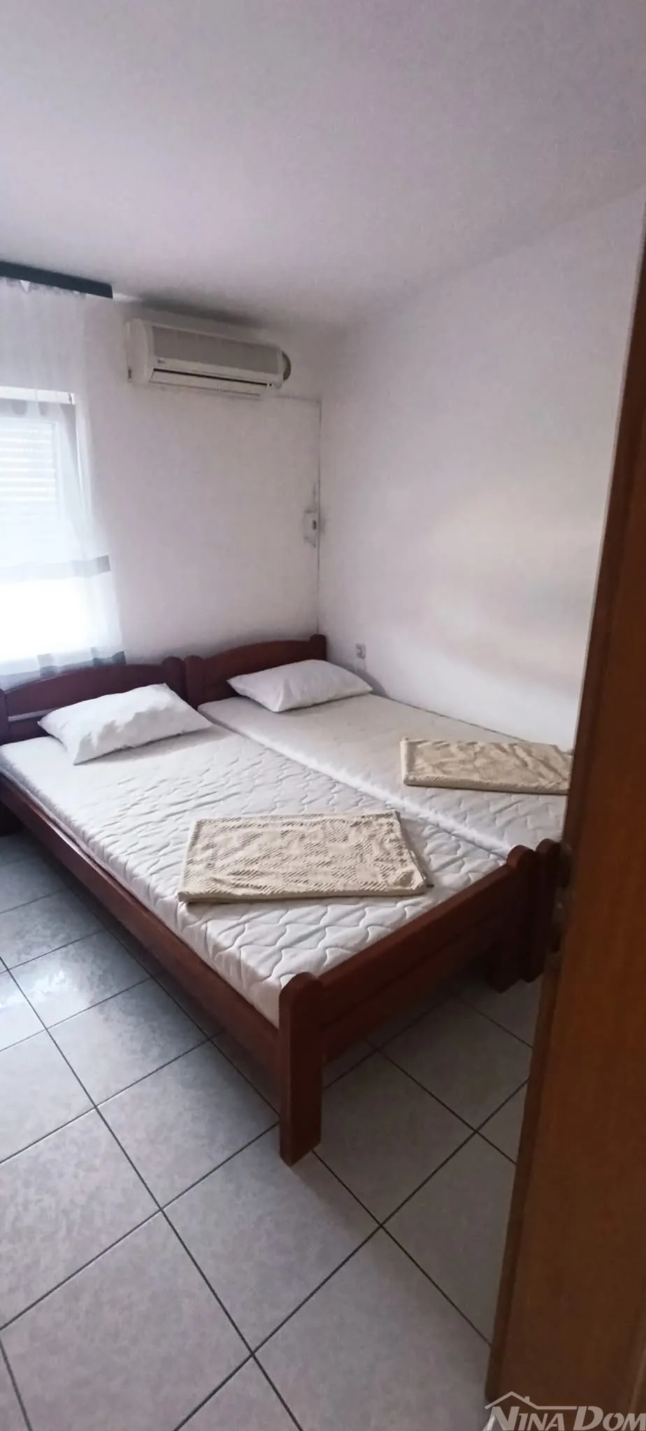 južna strana 90 met.do mora apartmanska kuća s dvorištem - slika 25