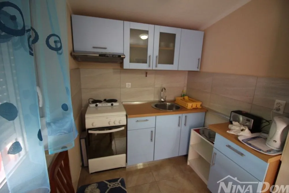 samostojeća kuća južna strana s dva apartmana - slika 14