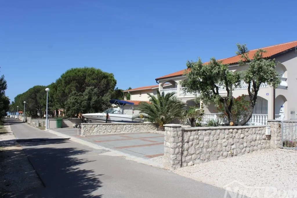 južna strana etažni apartman 87,95 m2 170 met.do mora - slika 2