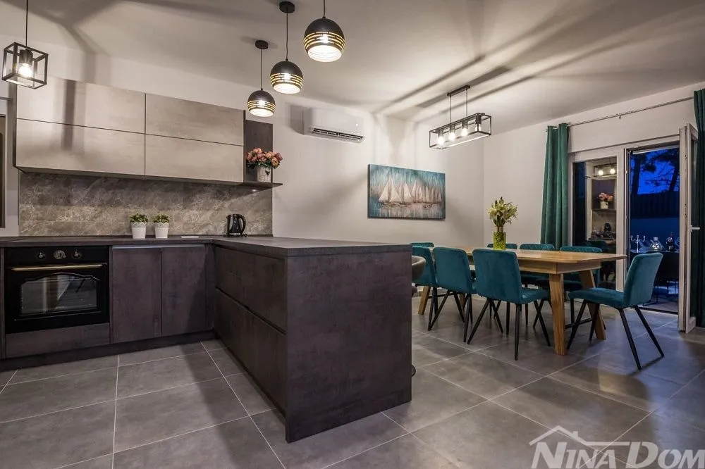villa u blizini centra, opremljena s bazenom i krovnom, terasom - slika 15