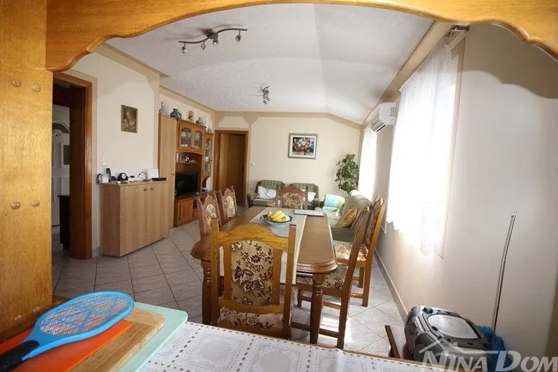 lijepo uređena nekretnina, s dva stana , garaža s okućnicom - slika 32
