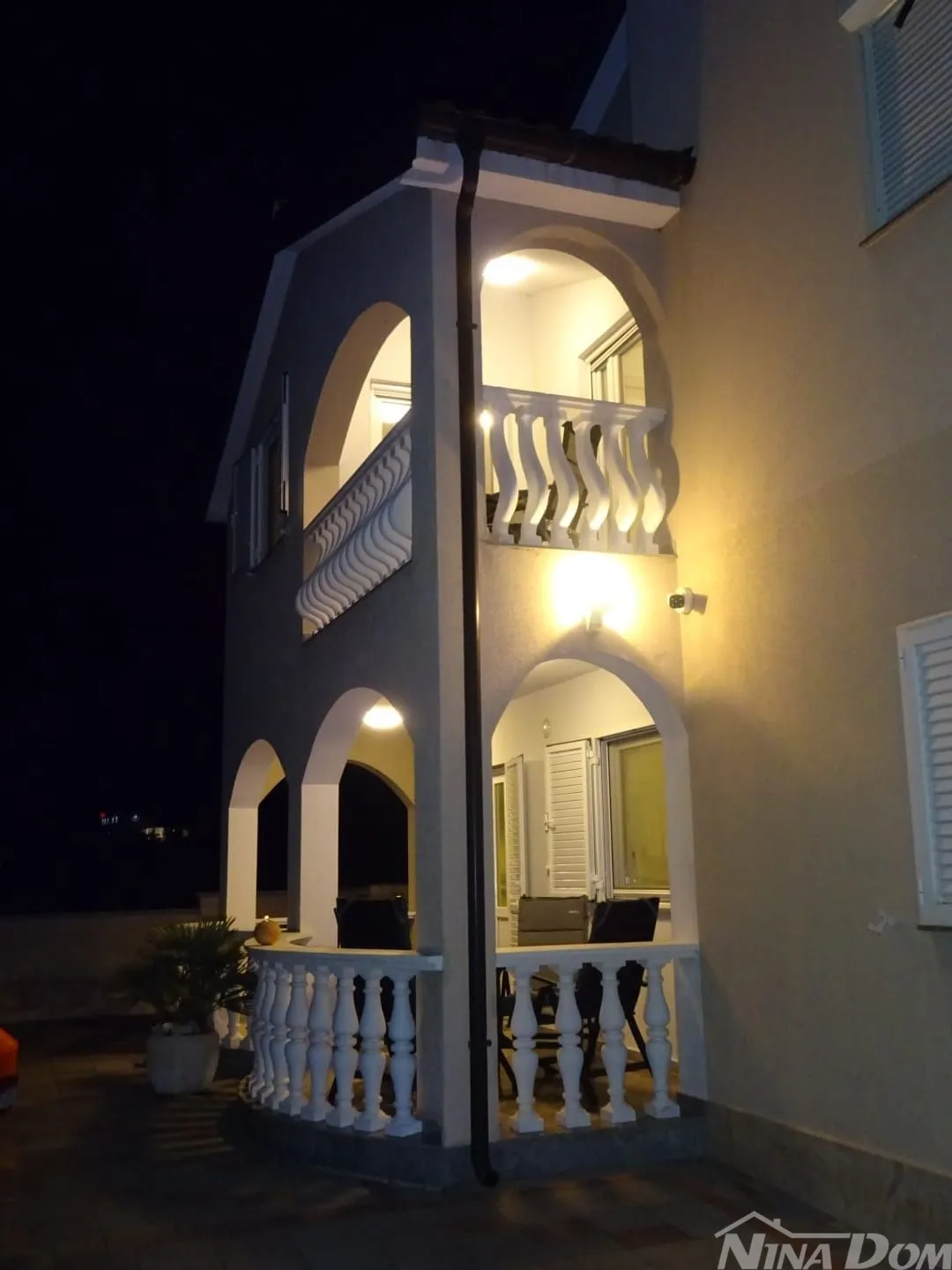 Južna strana otoka Vira, dvoetažni apartman 150 met. do mora - Vir, Vir