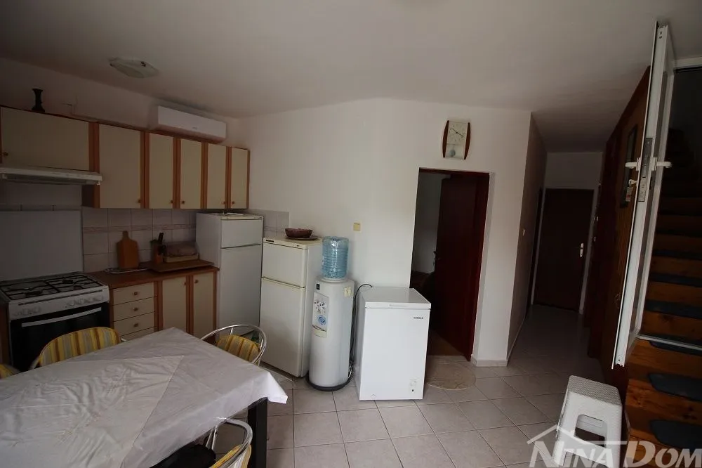nekretnina, blizu centra 330 met. do mora. - slika 3
