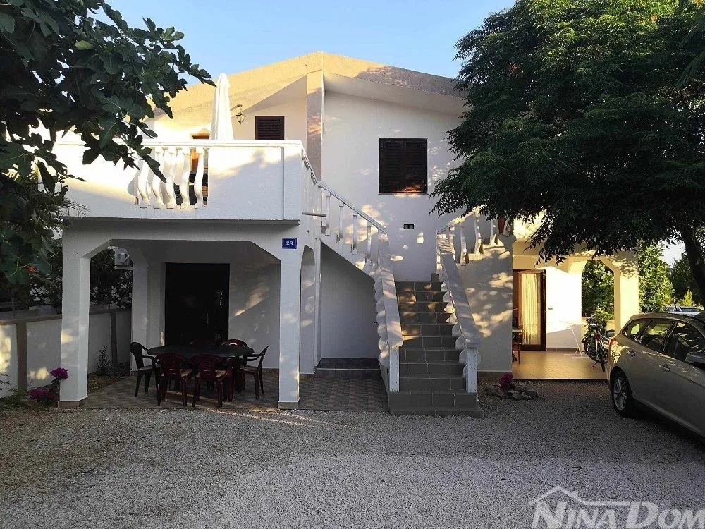 Nekretnina s 4 apartmana - Vir, Vir