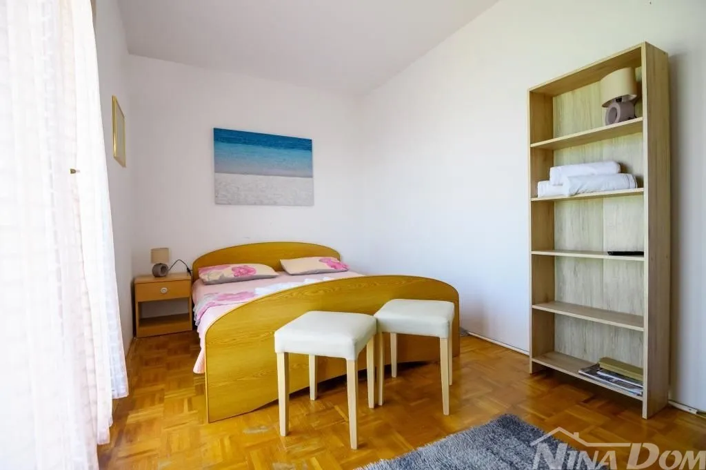 apartmanska kuća s lijepom i velikom okućnicom 80 metara do mora - slika 32