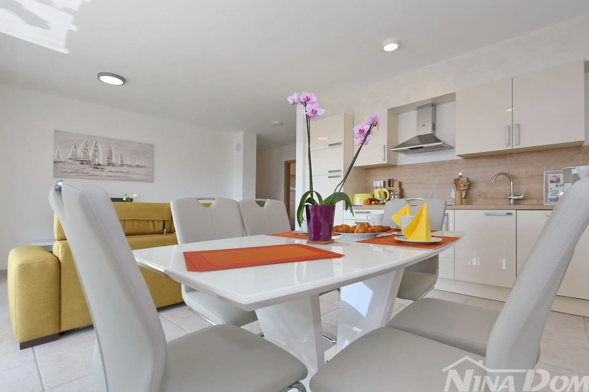 sukošan dvosoban komforan namješten apartman - slika 12