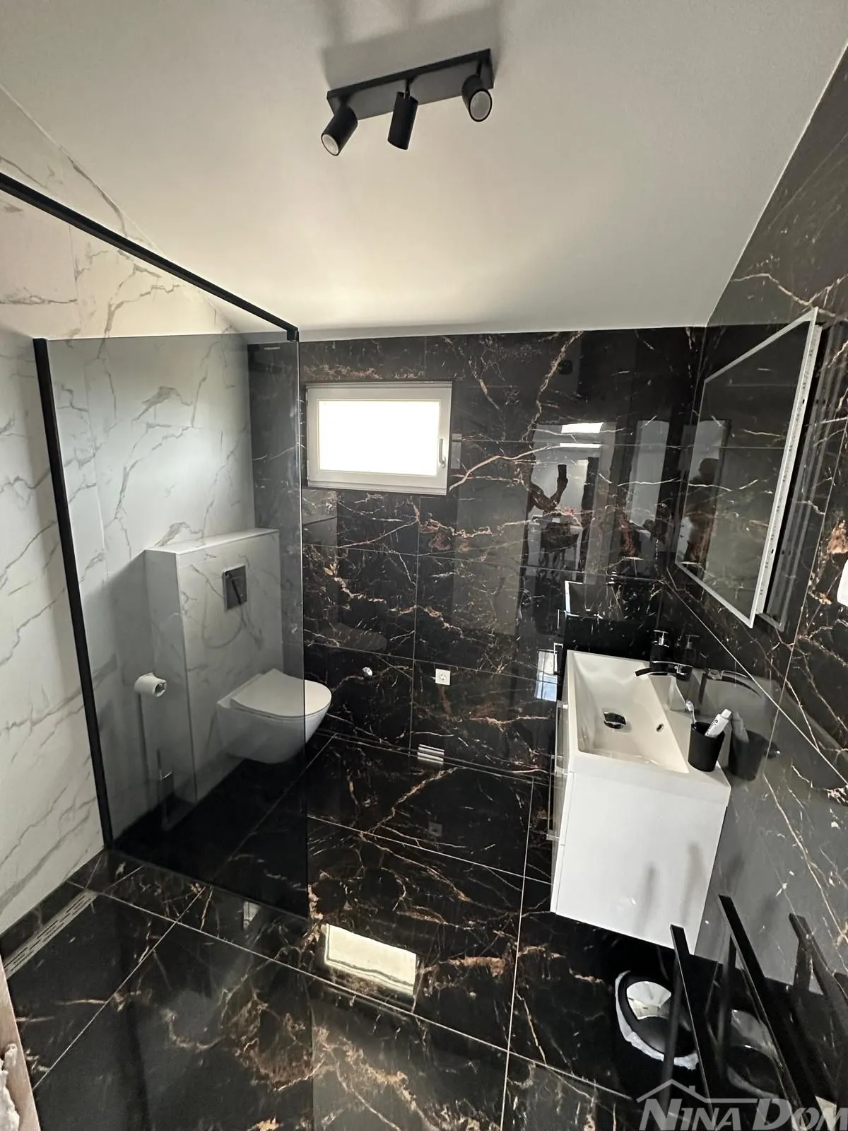 apartman na lijepoj lokaciji s dva parkirna mjesta i podrumom. - slika 7