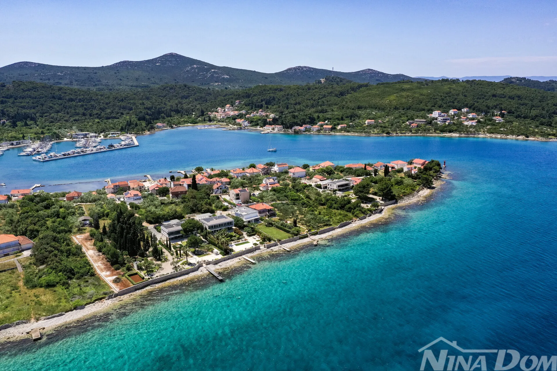 luksuzna villa u 1. redu do mora – sutomišćica, otok ugljan - slika 16