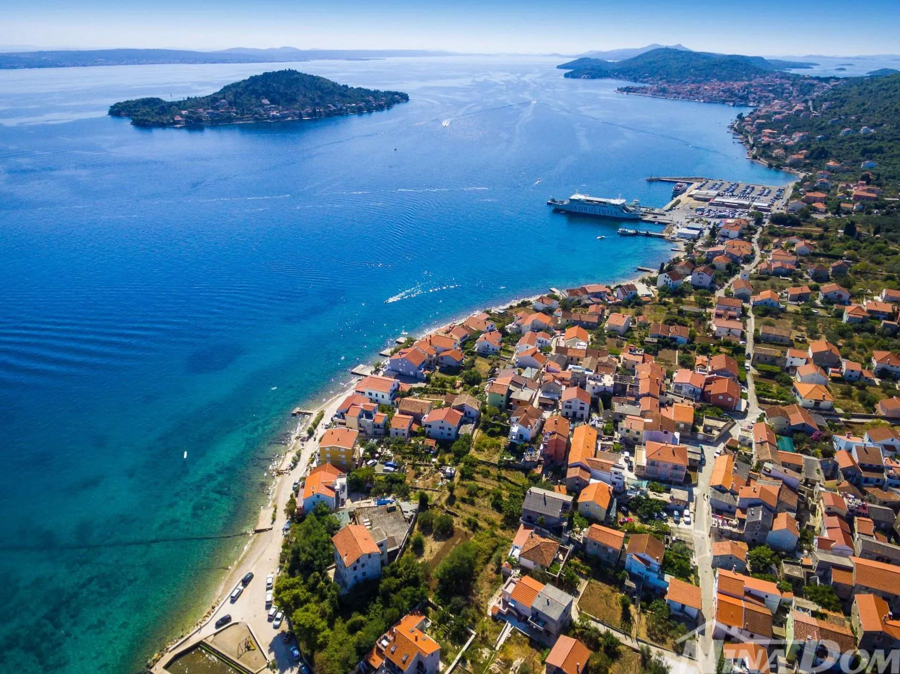 Preko prvi red zemljište idealno za poslovno stambeni objekat - Preko, Preko