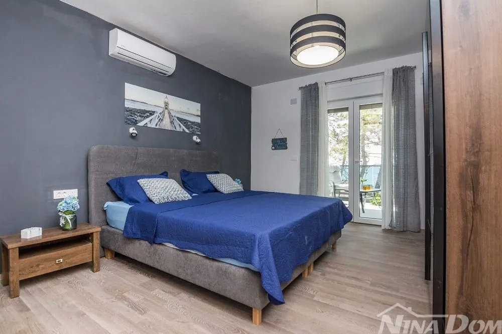 villa u blizini centra, opremljena s bazenom i krovnom, terasom - slika 11