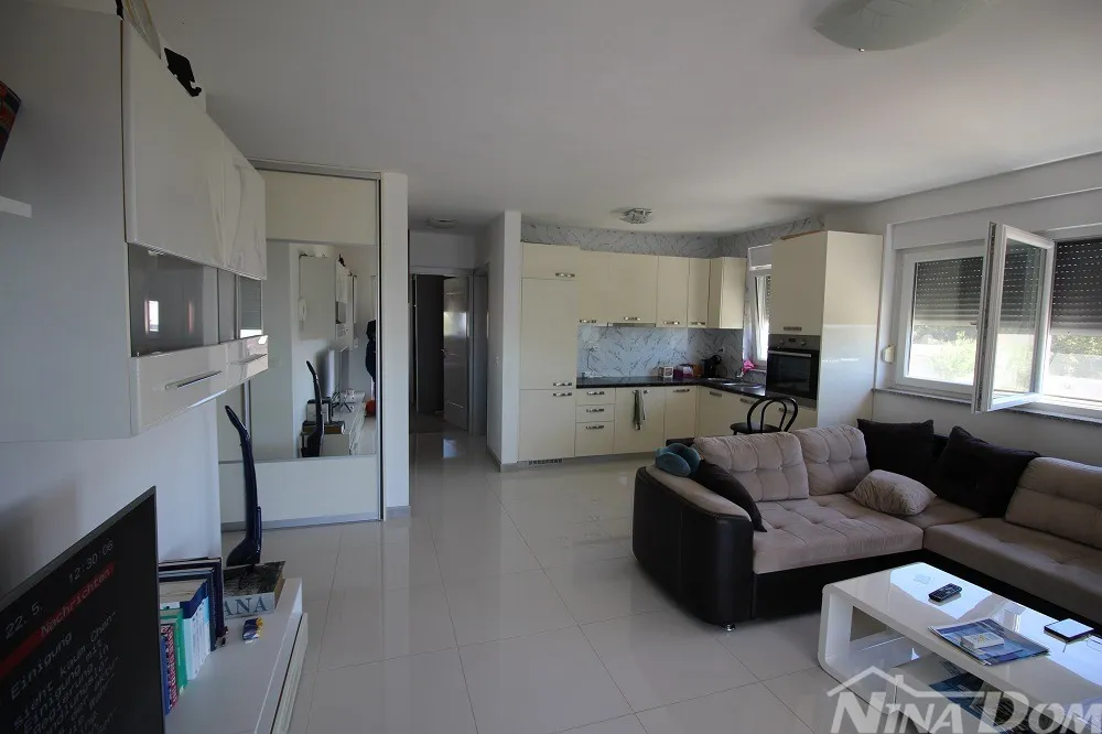apartman na viru – 280m od plaže, uređen i useljiv! - slika 3