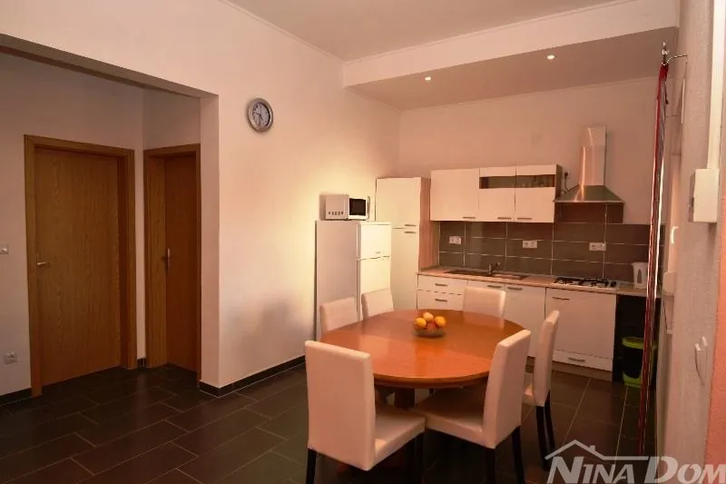 apartmani s bazenom za turističke namjene - slika 23