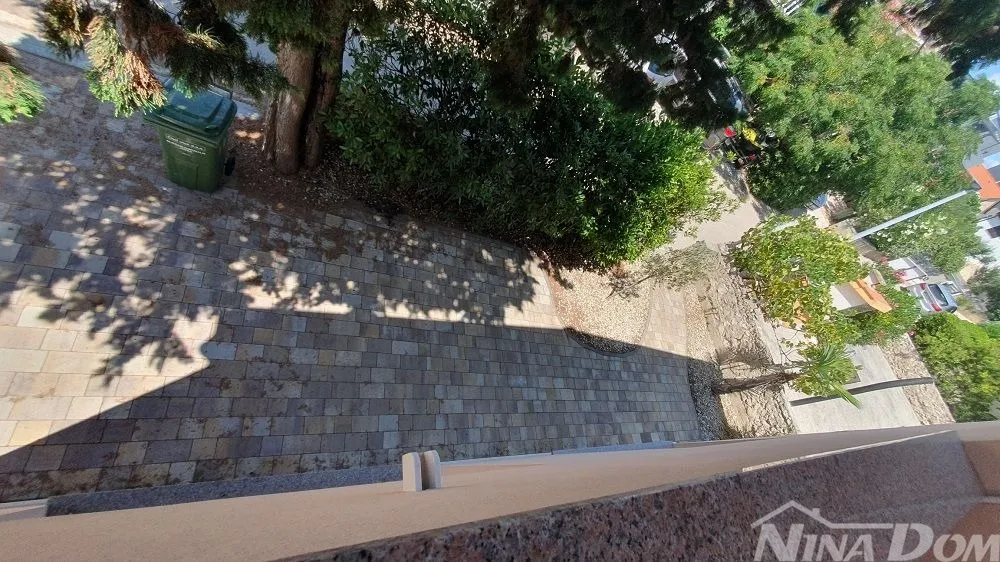južna strana otoka vira 60 m. do plaže priključak vode i kanalazacije. - slika 20